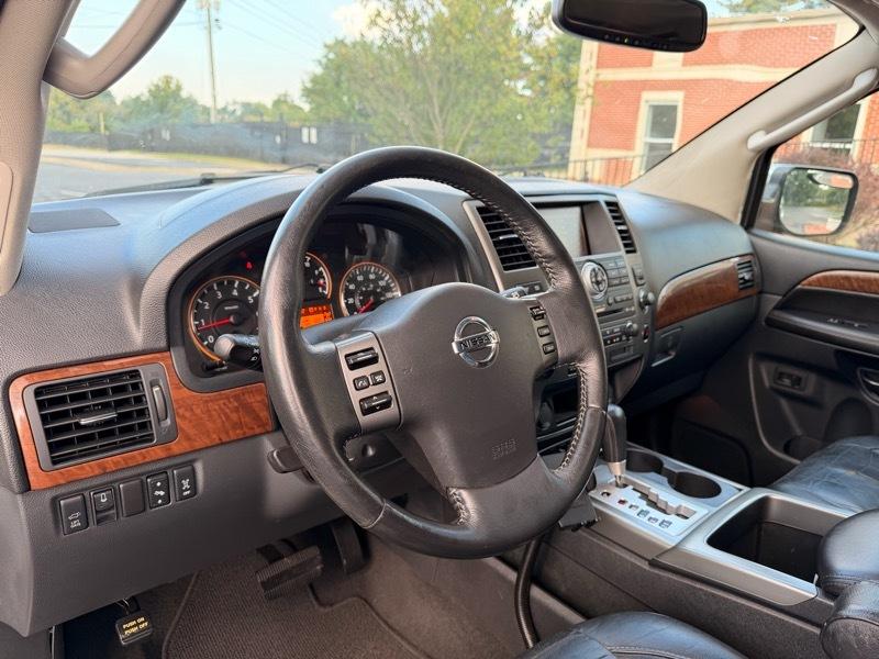 Nissan Armada Platinum 4WD 2012