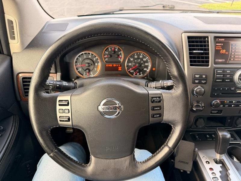 Nissan Armada Platinum 4WD 2012