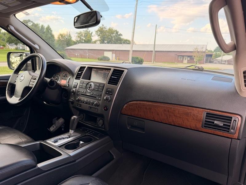 Nissan Armada Platinum 4WD 2012