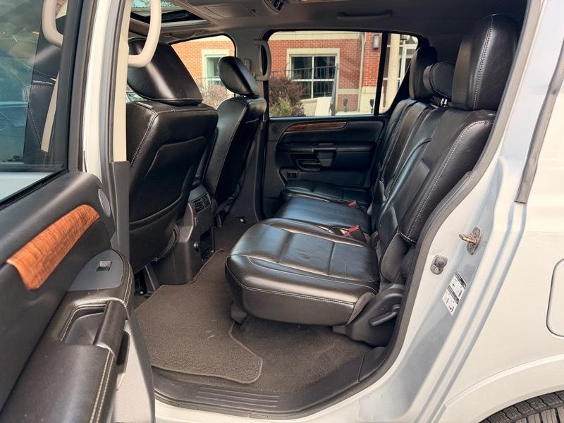 Nissan Armada Platinum 4WD 2012