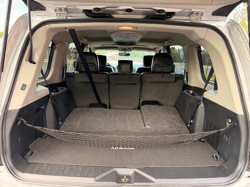 Nissan Armada Platinum 4WD 2012