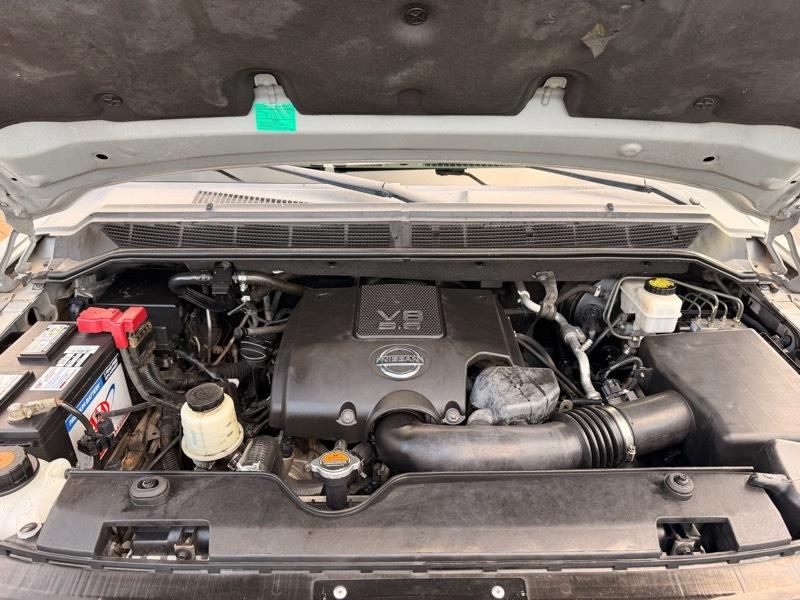 Nissan Armada Platinum 4WD 2012