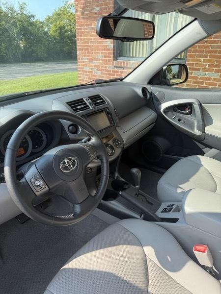 Toyota RAV4 Limited I4 2WD 2012