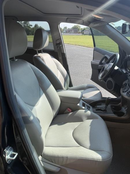Toyota RAV4 Limited I4 2WD 2012