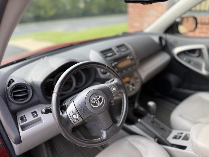 Toyota RAV4 Limited V6 4WD 2012