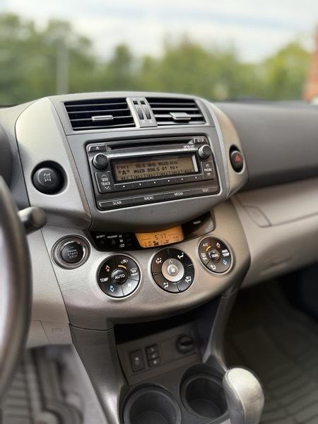 Toyota RAV4 Limited V6 4WD 2012