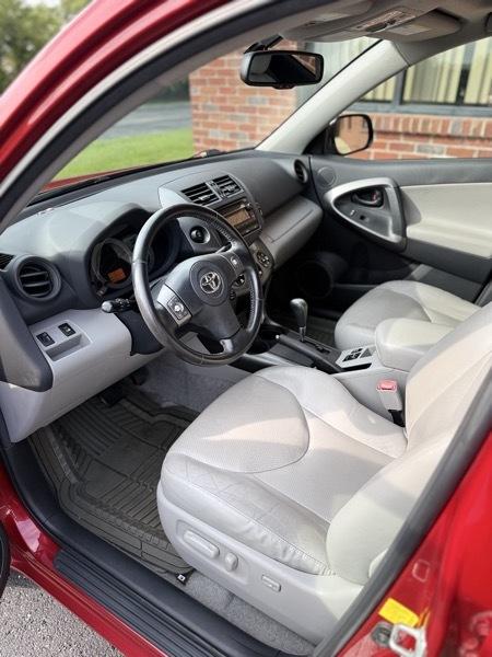 Toyota RAV4 Limited V6 4WD 2012