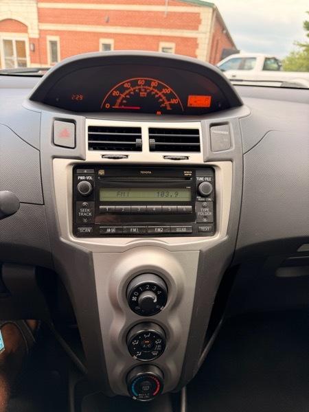 Toyota Yaris Liftback 5-Door AT 2009