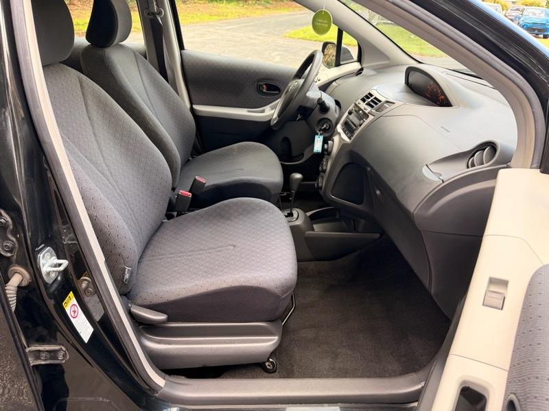 Toyota Yaris Liftback 5-Door AT 2009
