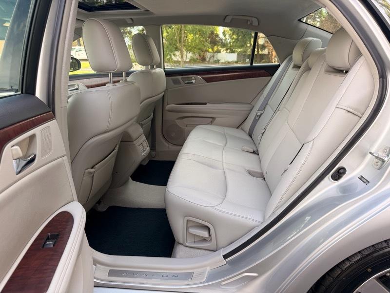 Toyota Avalon Limited 2011