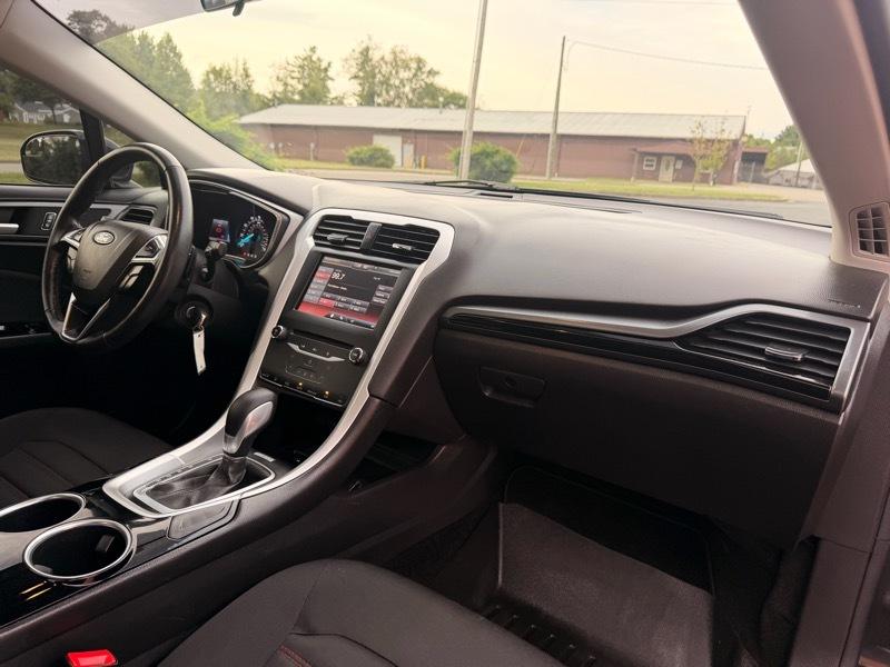 Ford Fusion SE 2013