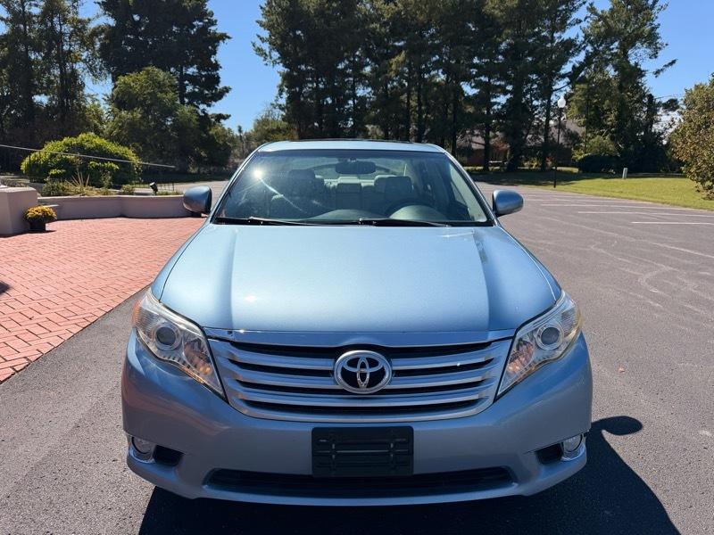 Toyota Avalon  2011