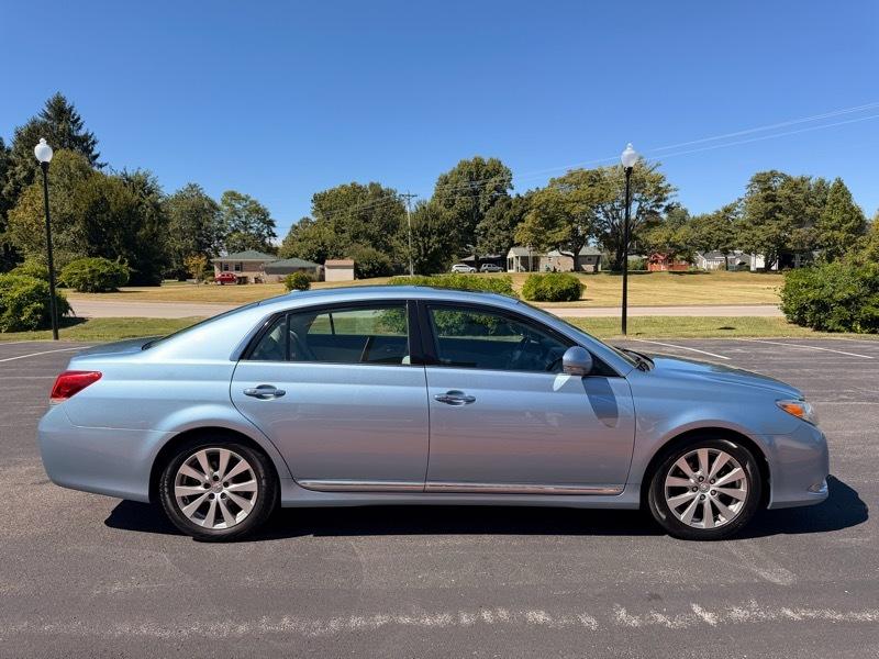 Toyota Avalon  2011