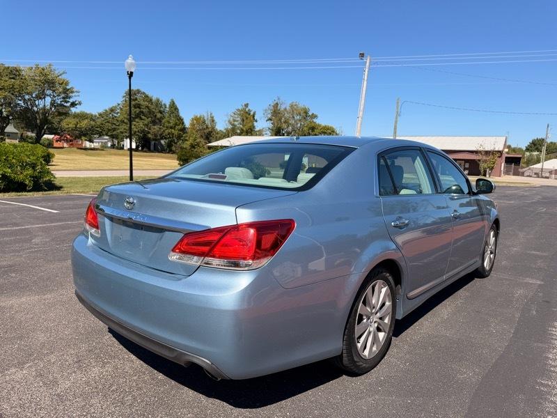 Toyota Avalon  2011