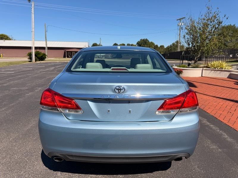 Toyota Avalon  2011