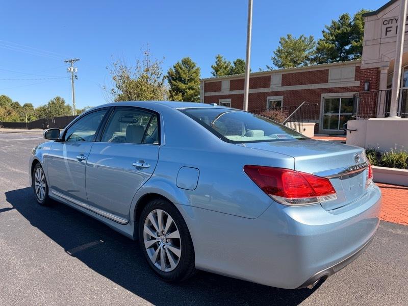 Toyota Avalon  2011