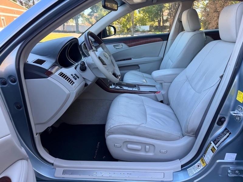 Toyota Avalon  2011