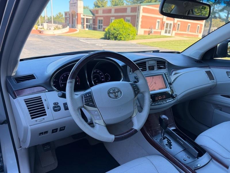 Toyota Avalon  2011