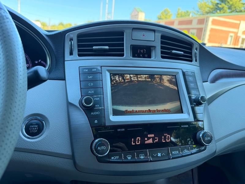Toyota Avalon  2011