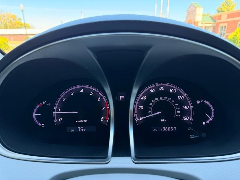 Toyota Avalon  2011