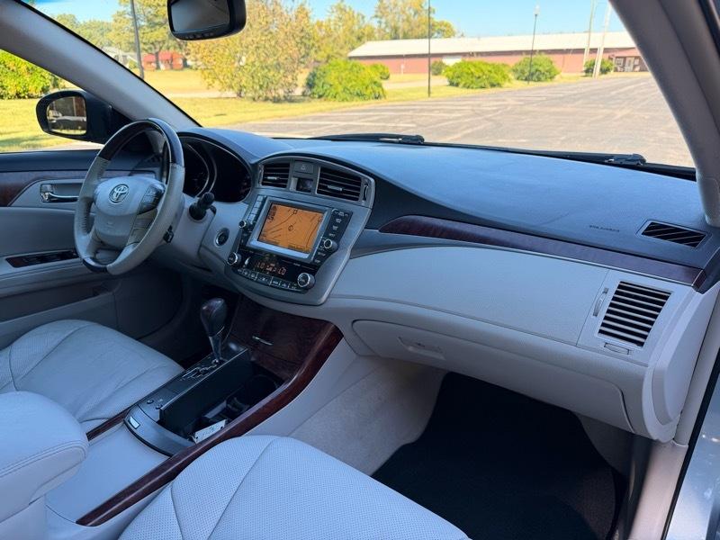 Toyota Avalon  2011