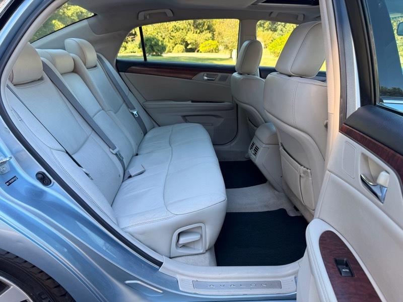 Toyota Avalon  2011