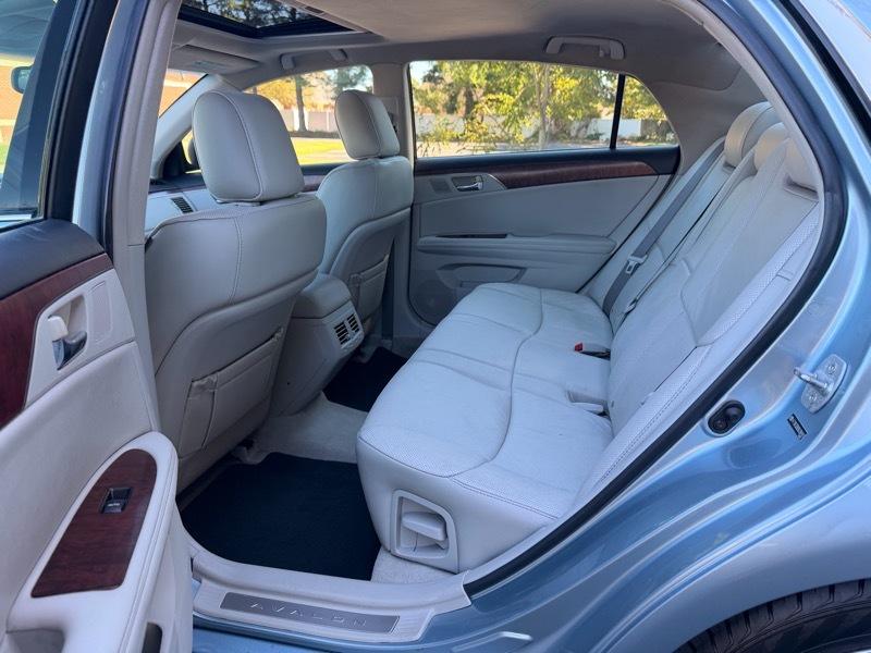 Toyota Avalon  2011