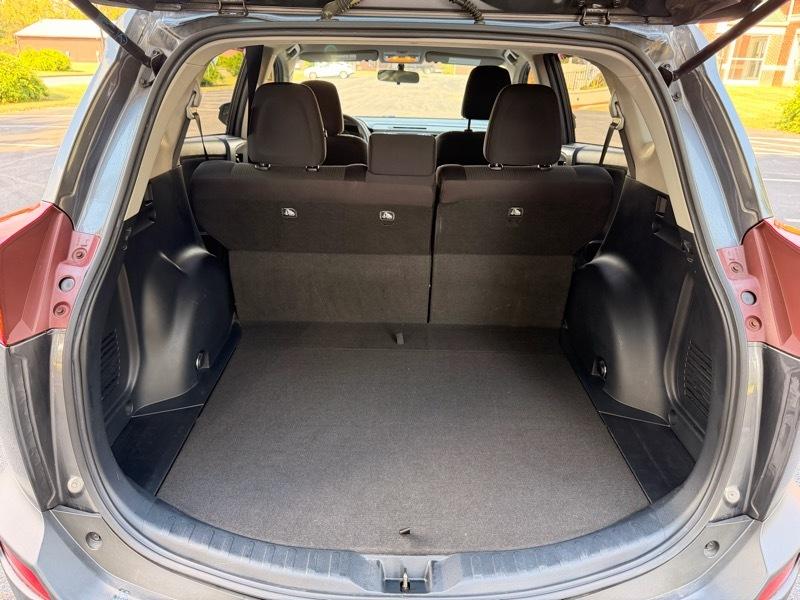 Toyota RAV4 LE AWD 2015