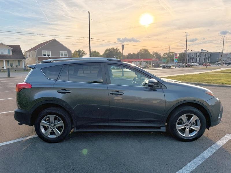 Toyota RAV4 XLE FWD 2015