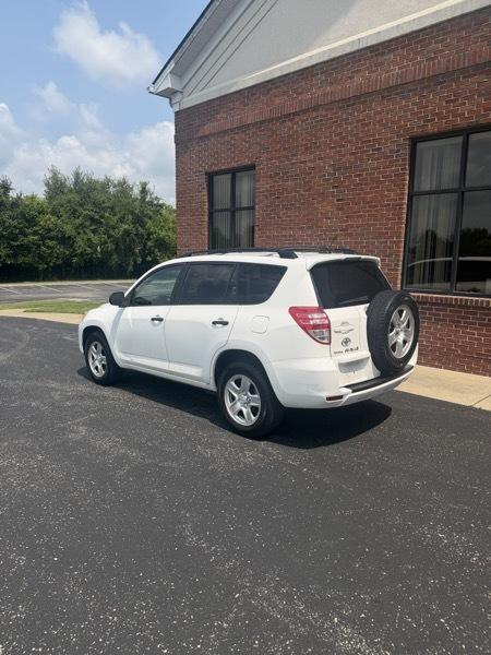 Toyota RAV4 Base I4 2WD 2010