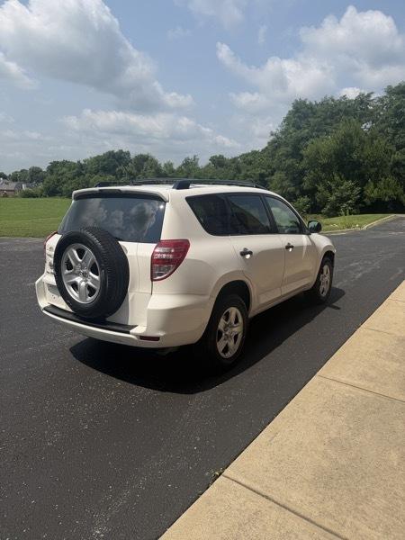 Toyota RAV4 Base I4 2WD 2010