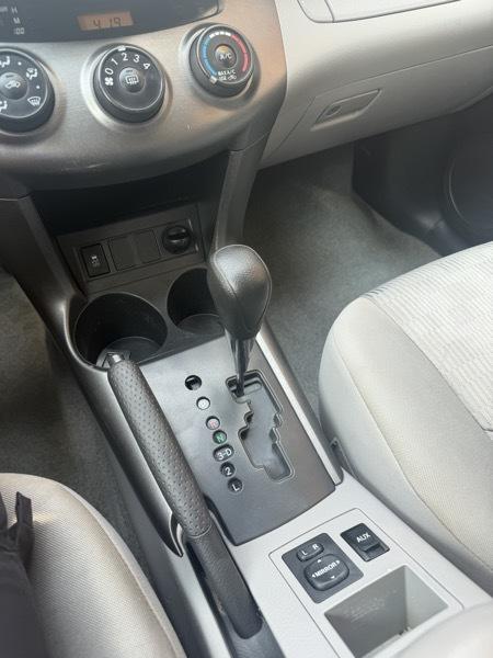 Toyota RAV4 Base I4 2WD 2010