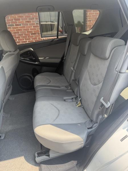 Toyota RAV4 Base I4 2WD 2010
