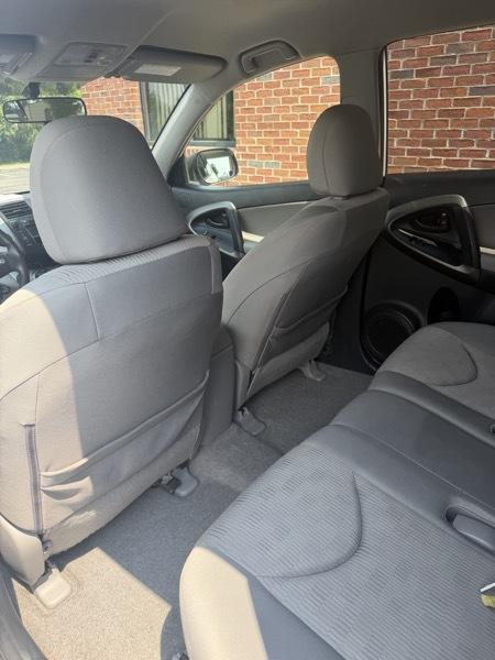 Toyota RAV4 Base I4 2WD 2010