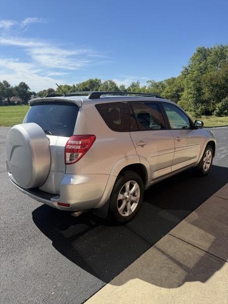 Toyota RAV4 Limited V6 4WD 2012