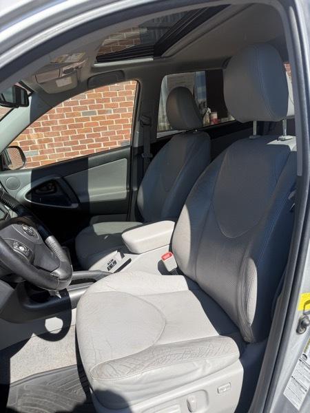 Toyota RAV4 Limited V6 4WD 2012