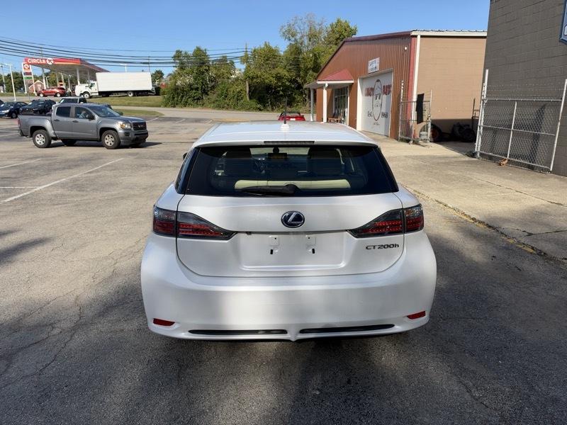 Lexus CT 200h Base 2011