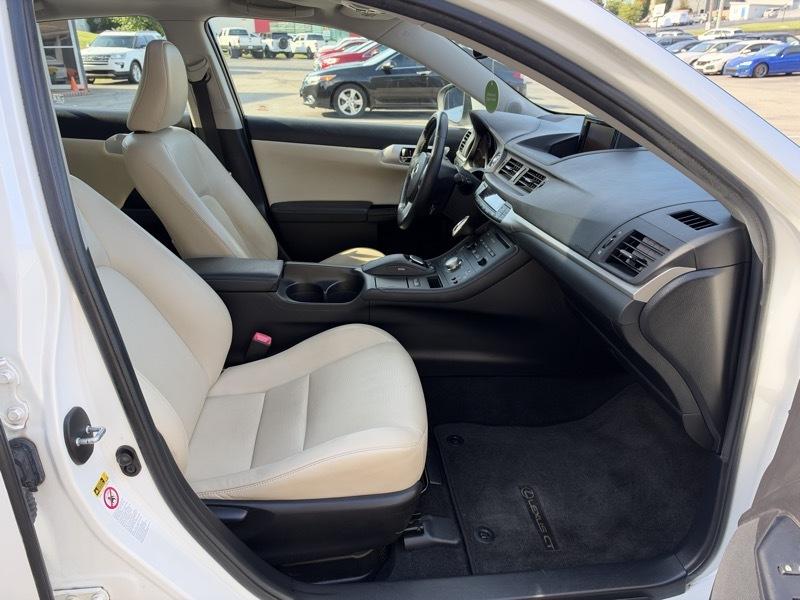 Lexus CT 200h Base 2011
