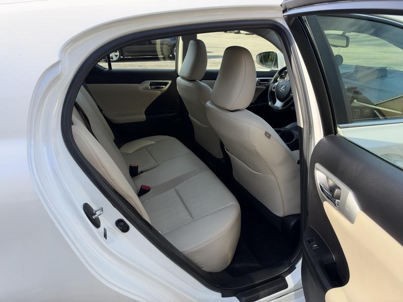Lexus CT 200h Base 2011