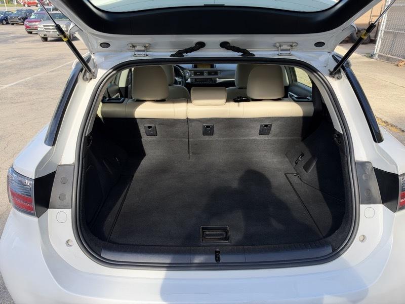 Lexus CT 200h Base 2011