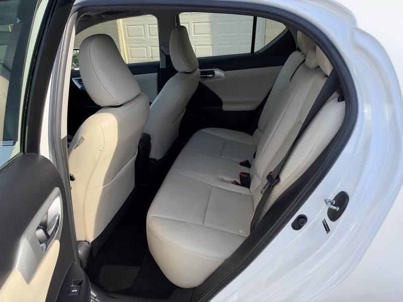 Lexus CT 200h Base 2011