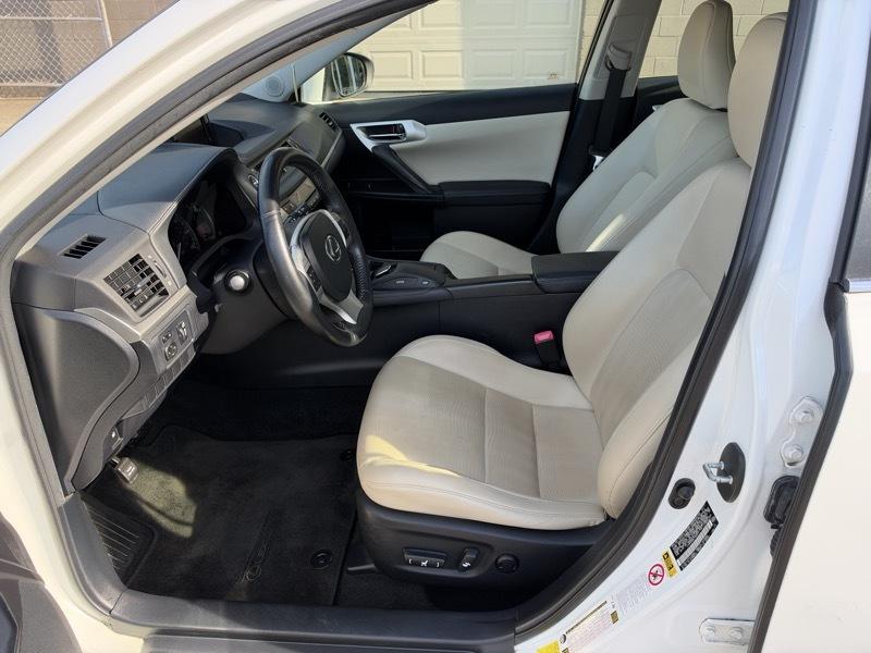 Lexus CT 200h Base 2011