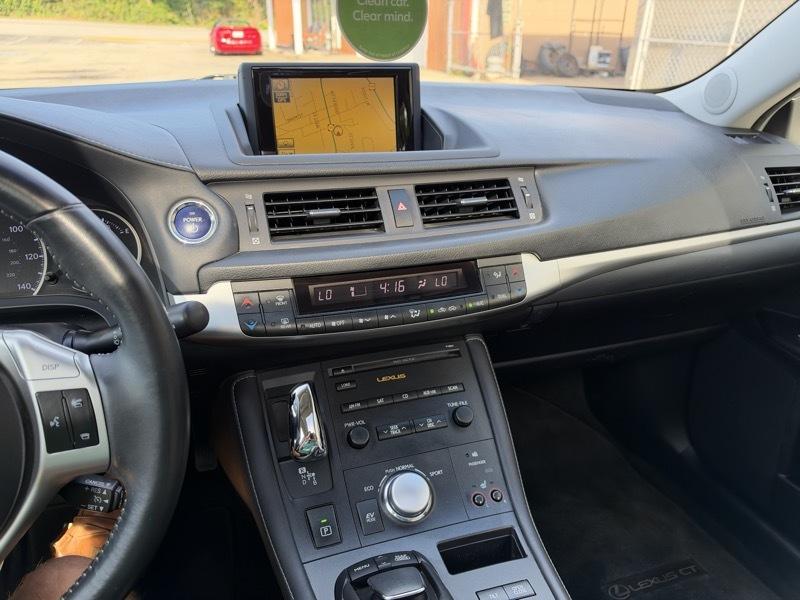 Lexus CT 200h Base 2011
