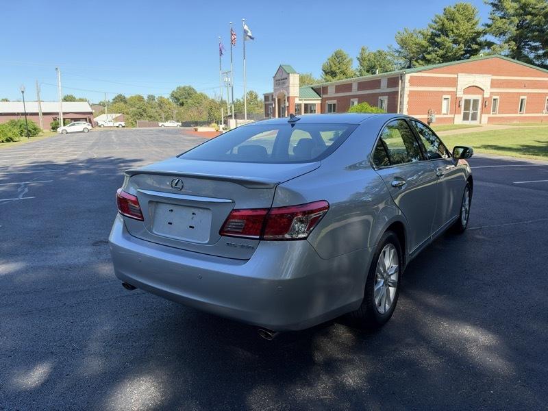 Lexus ES 350 Sedan 2012