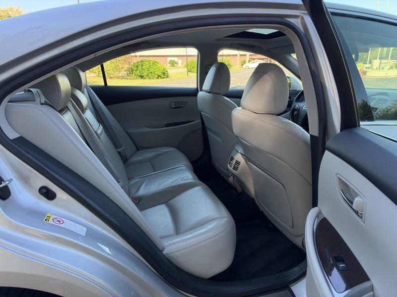 Lexus ES 350 Sedan 2012