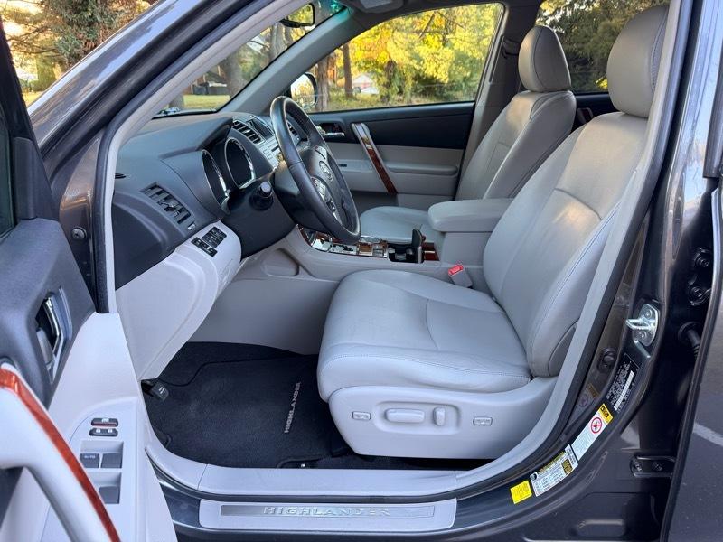 Toyota Highlander Limited 2012