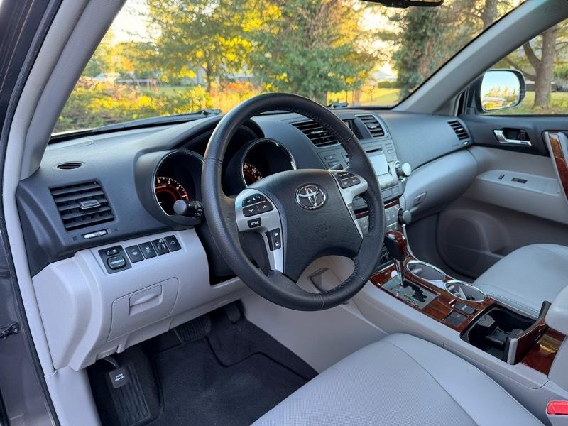 Toyota Highlander Limited 2012