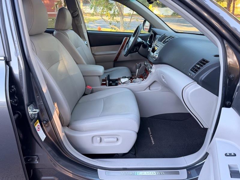 Toyota Highlander Limited 2012