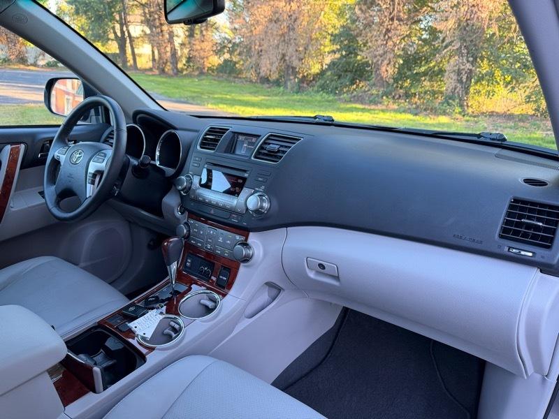 Toyota Highlander Limited 2012