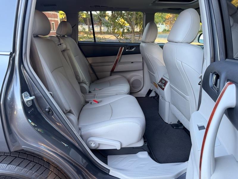 Toyota Highlander Limited 2012